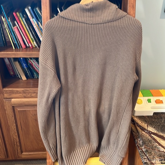 Splendid size medium, dark tan open cardigan - Picture 4 of 4